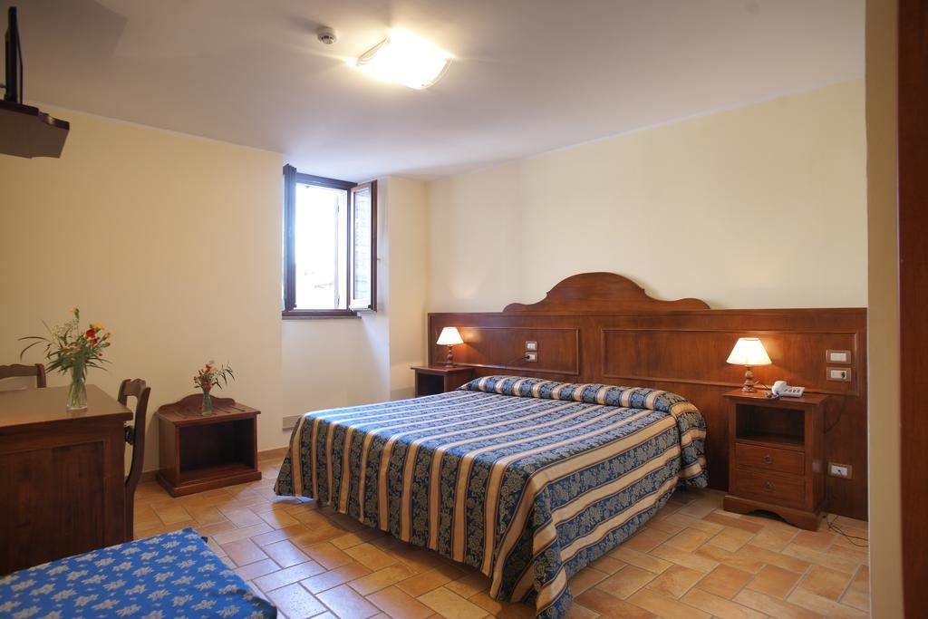 Albergo La Rocca Assisi Zimmer foto