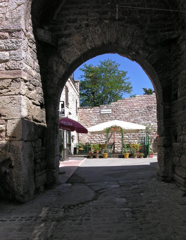 Albergo La Rocca Assisi Exterior foto